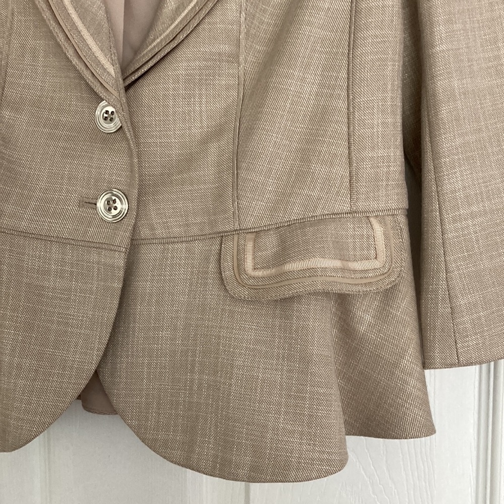 Perfect Condition Flattering Lightweight Beige Bl… - image 3